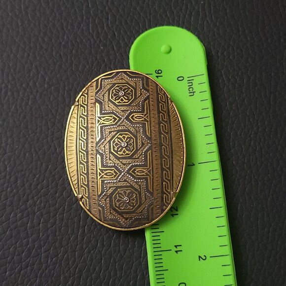 Vintage Geometric Spanish Damascene Oval Brooch - Gold-Tone, Trombone Clasp - Picture 4 of 4